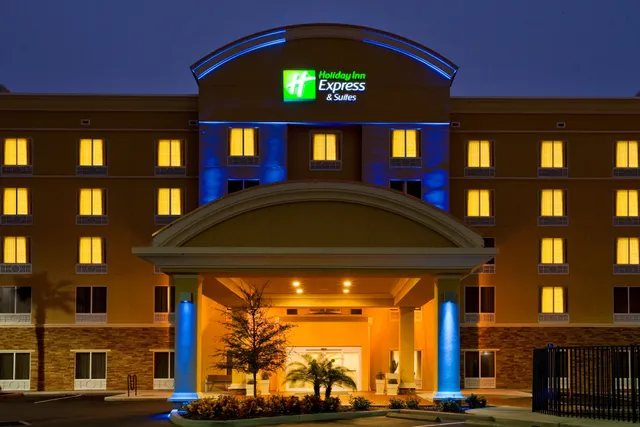 Holiday Inn Express & Suites Largo-Clearwater by IHG