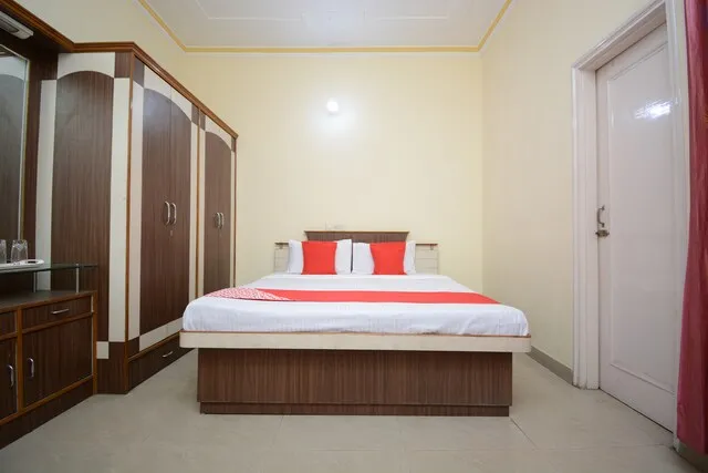 OYO Aggarwal Classic Paradise