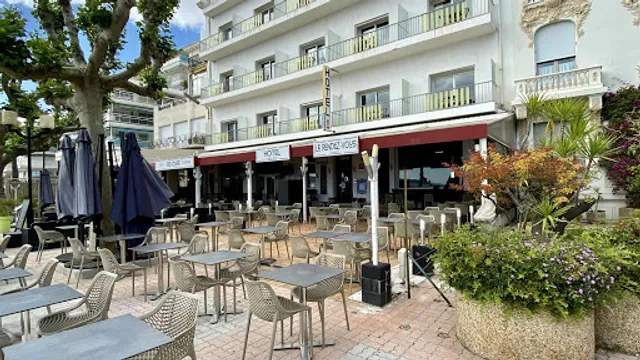 BS Café Saint-Raphaël - Bord de mer