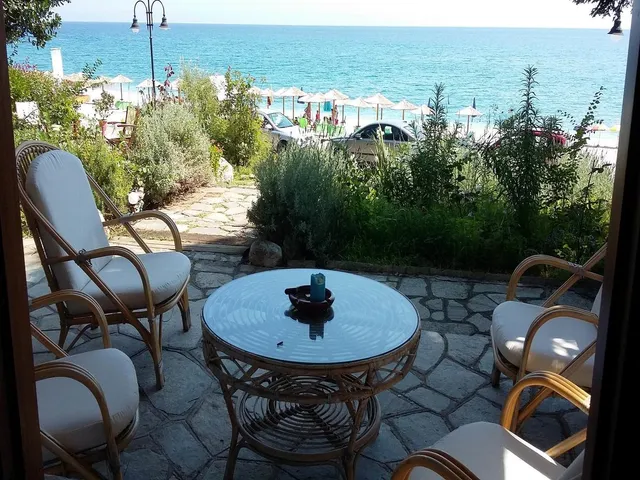 Papa Nero Beach House