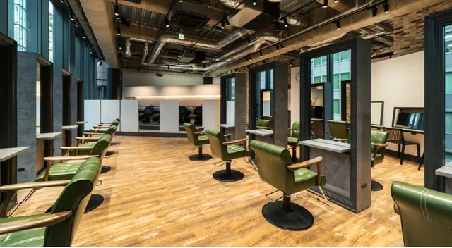 LIPPS BOY EYEBROW SALON Ray GINZA