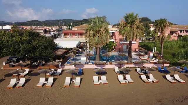 Maria's Beach Hotel & Apartments