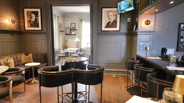 Parlor Bar at Hotel Ella