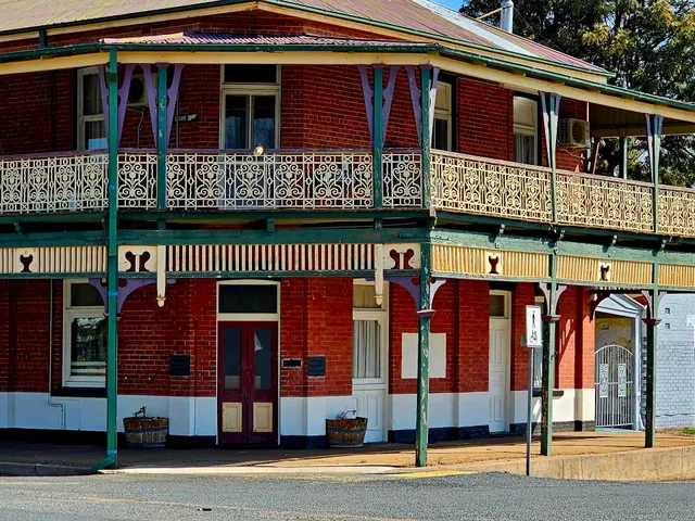 TRUDIE'S B&B (Henty Central Bed & Breakfast)