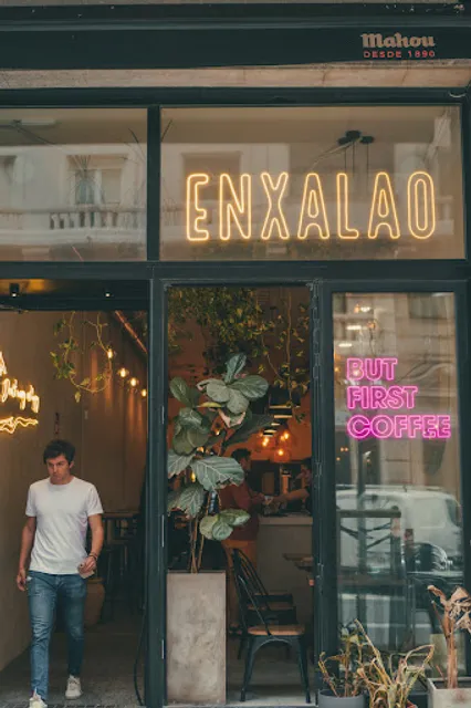 Enxalao brunch, coffee & salad bowls