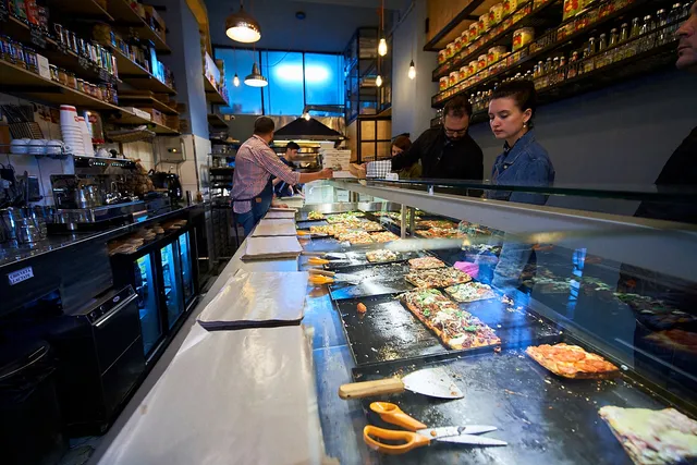 buoni e bravi - Piața Rosetti