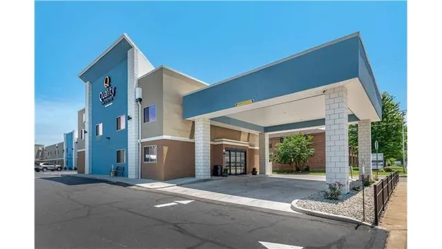 Quality Inn & Suites Evansville Downtown
