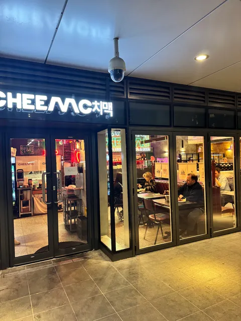 CheeMc Elephant and Castle