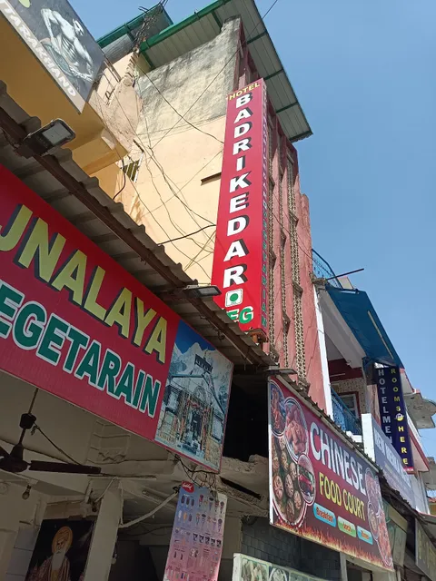 Hotel Badrikedar