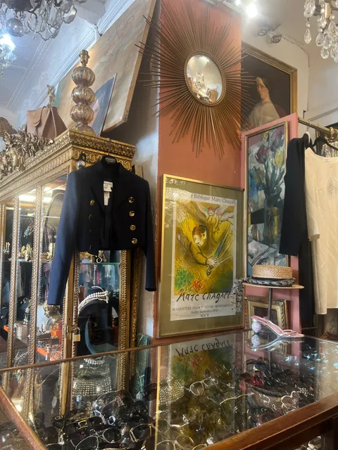 Second Hand Shop MADEMOISELLE Nice Luxe Vintage et Antiquités. Antiquaire à Nice. Dépôt vente Luxe.