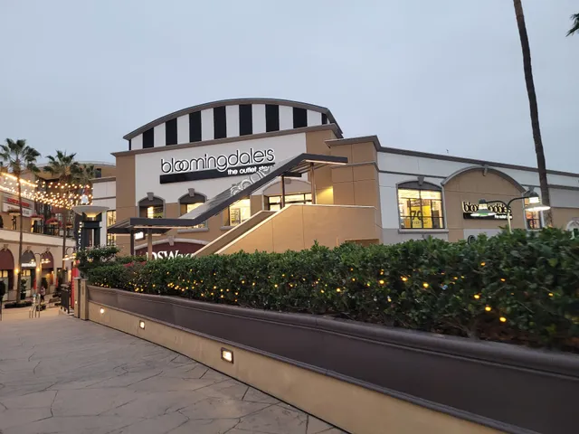 Bloomingdale's Outlet