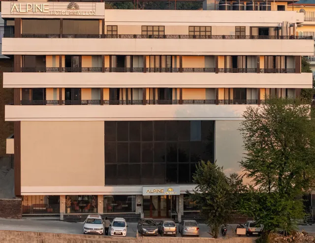 ALPINE HOTEL & VILLAS