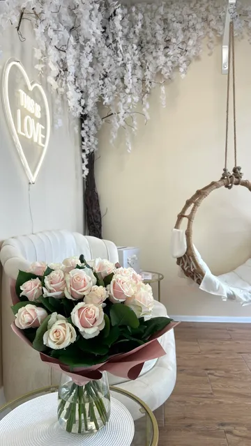 THIS IS LOVE Salon Urody, Salon Fryzjerski, Fryzjer Damski, Manicure i Pedicure, Paznokcie, Laminacji Brwi i Rzęs Wola