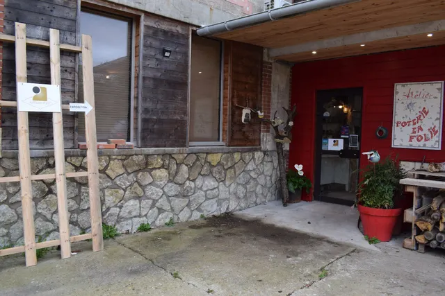 Poterie En Folie, Cours De Modelage, Tournage, Atelier Boutique.