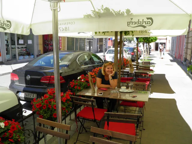 Veliki Cafe Restaurant