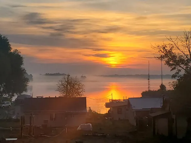 Stoneburg Cove Cottages, Campground and Marina