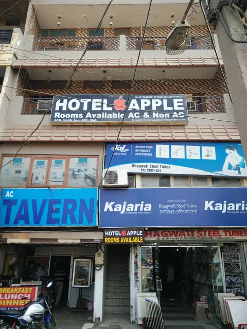 OYO 81066 Hotel Apple
