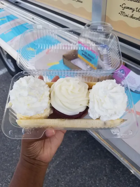 Fancy Cakes Boutique on Wheels