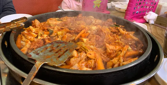 Dakghalbi Restaurant 닭갈비