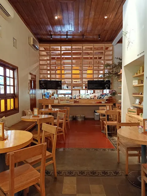 Hummingbird Eatery & Space