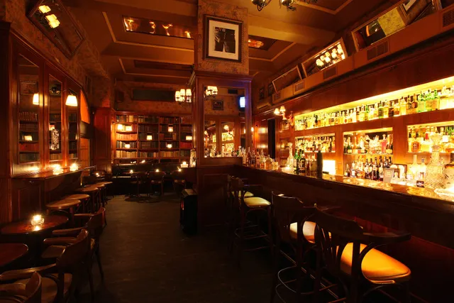 Tynska Bar and Books