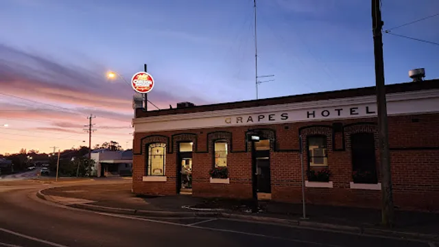 The Grapes Hotel