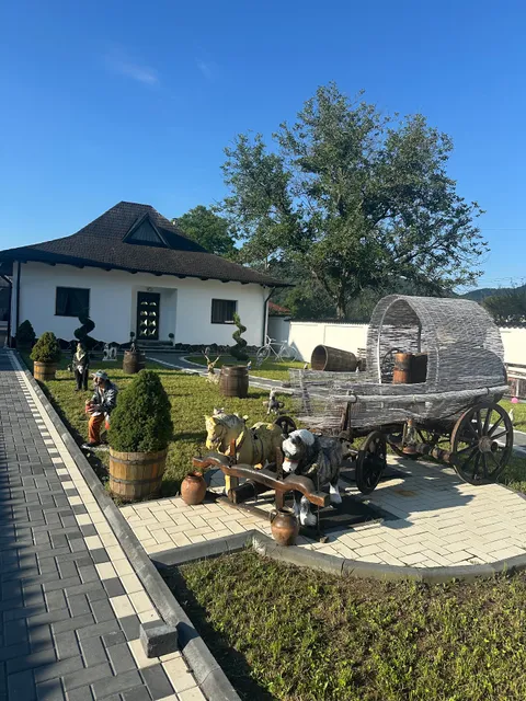 Cabana Razvan Forest