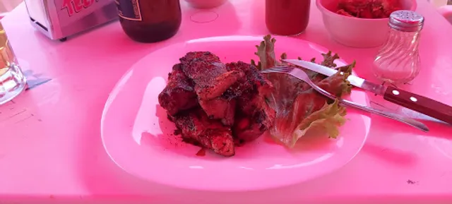 Alitas, Hamburguesas y micheladas