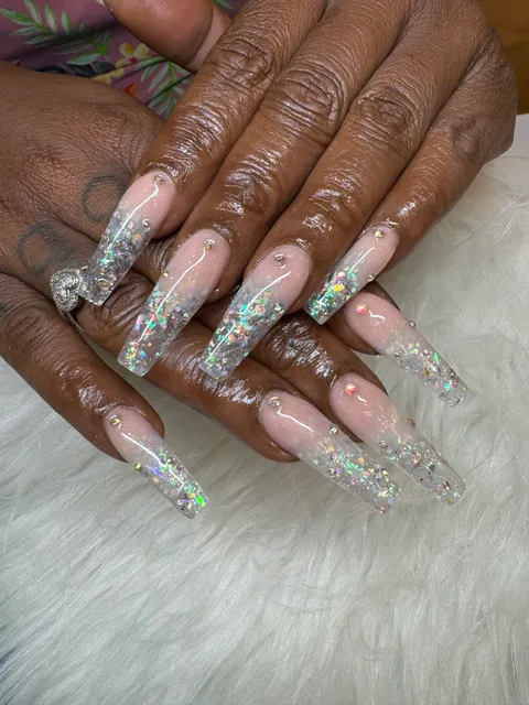 Super Nails & Facials