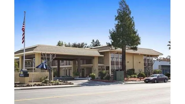 Days Inn by Wyndham Gilroy