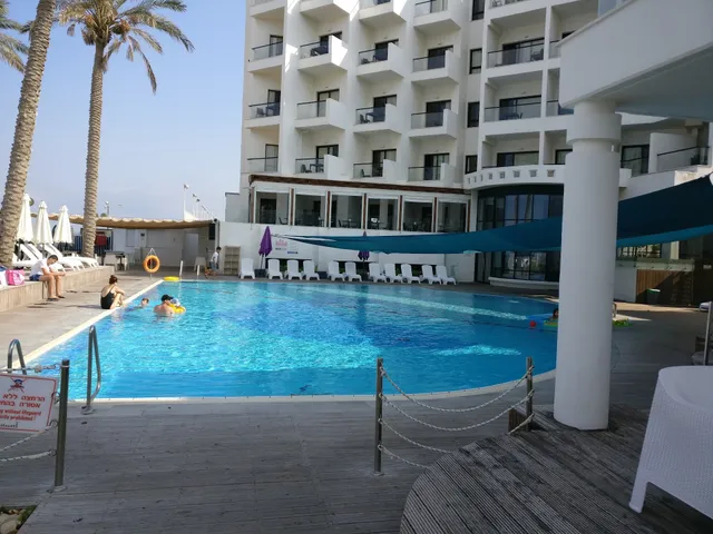 Holiday apartments to touch the sea