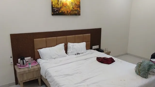 OYO 74112 Hotel Ashoka lodging &boarding