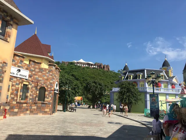 Vinpearl Lotus Restaurant