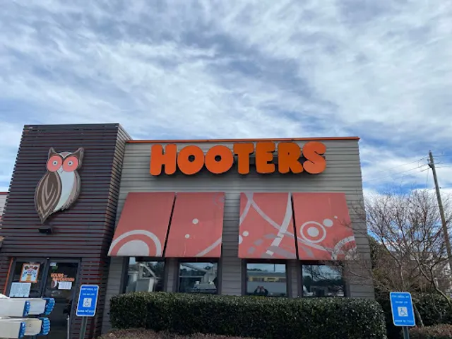 Hooters