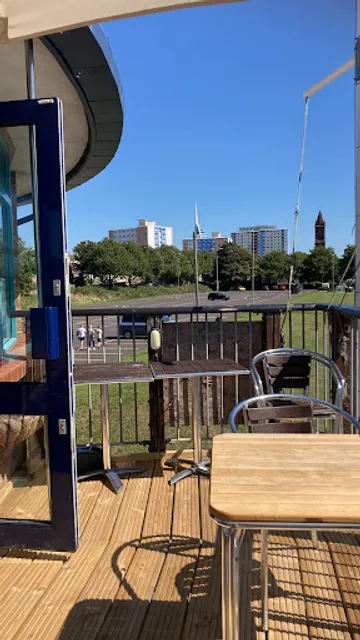 Lakeside Cafe And Bar