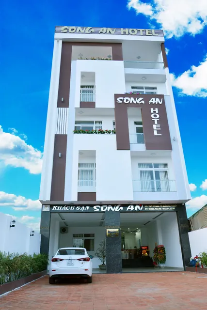 Khách sạn Song An