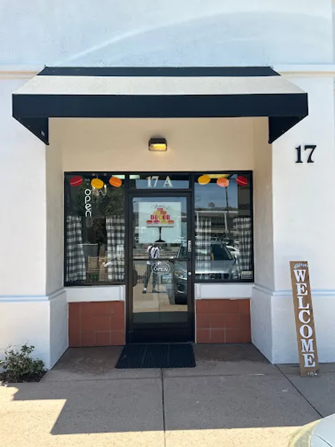 Monika’s Macarons & Bakery Boutique