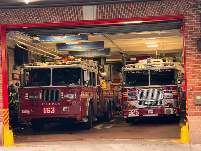FDNY Engine 325 & Ladder 163