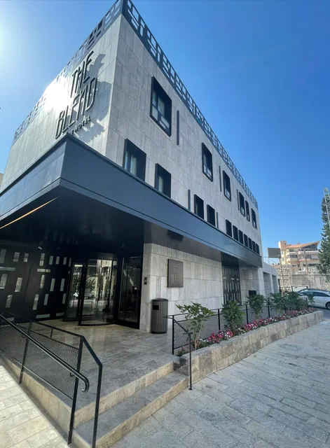 THE BLEND Boutique by Golden Crown