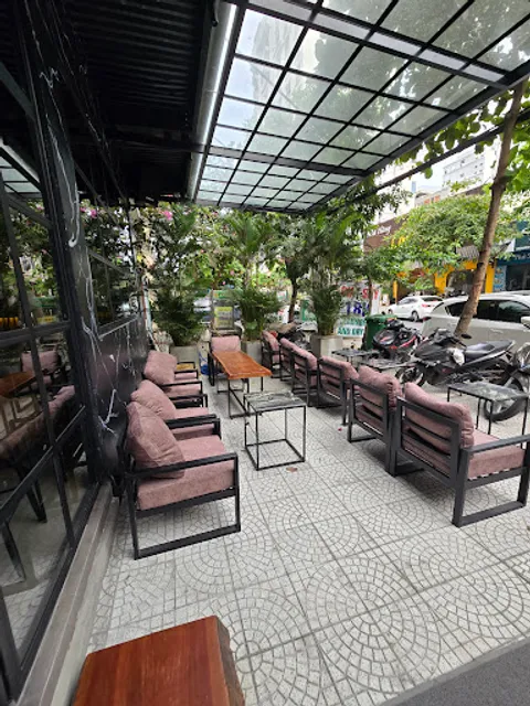 Hybrid Sports Lounge: Watch | Play | Dine