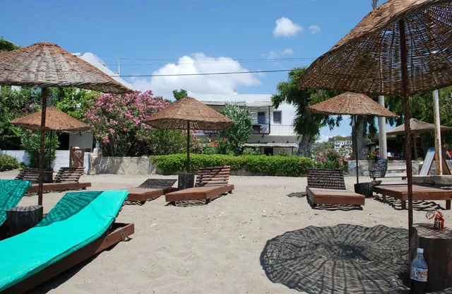 Arriba Apartment & Restaurant & Bungalows
