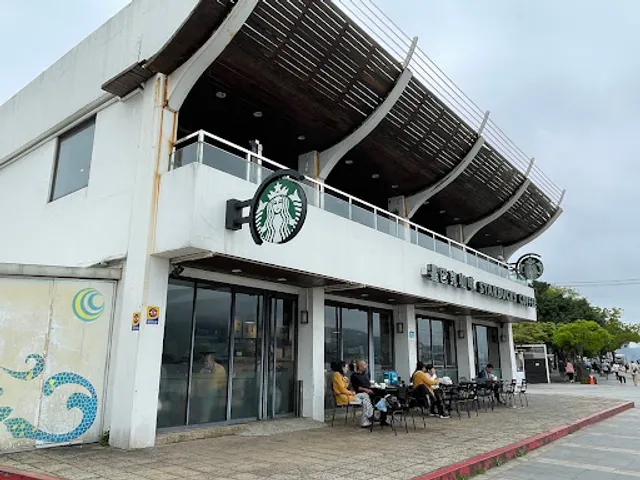 STARBUCKS Riverside Shop