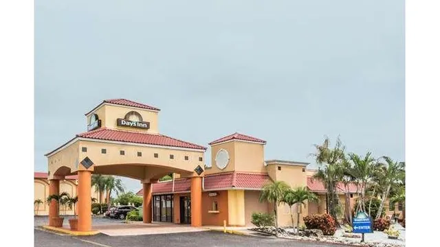 Days Inn by Wyndham Fort Myers