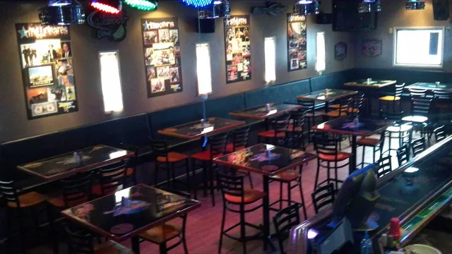 Wannabeez Bar and Grill (@ Dales Pizza)