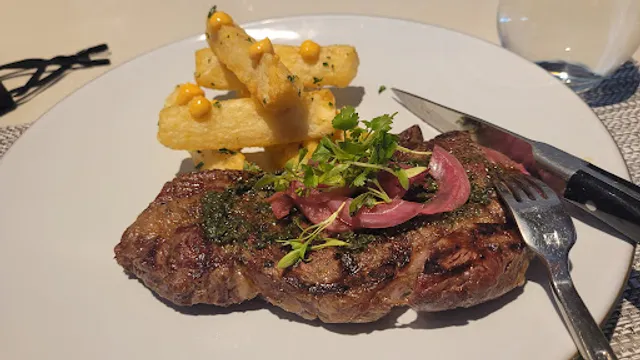 EDGE Restaurant & Bar