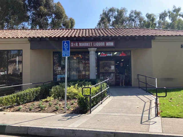 S & R Market & Liquor