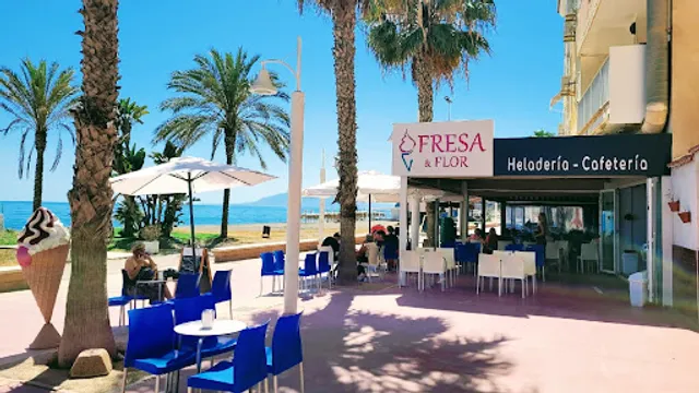 FRESA & Flor ~ Heladeria Artesanal Cafetería