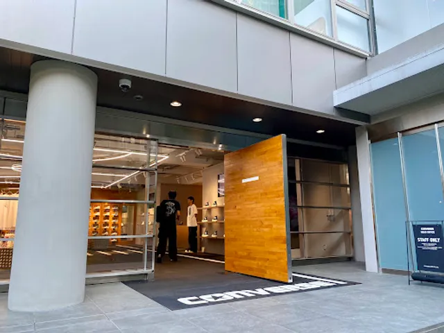 CONVERSE STORE HARAJUKU (コンバースストア原宿)