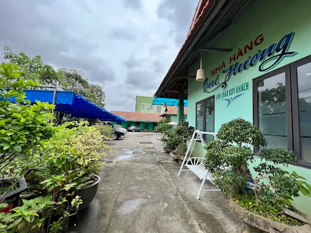 Nhà hàng Quê Hương