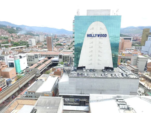 Hollywood Mall